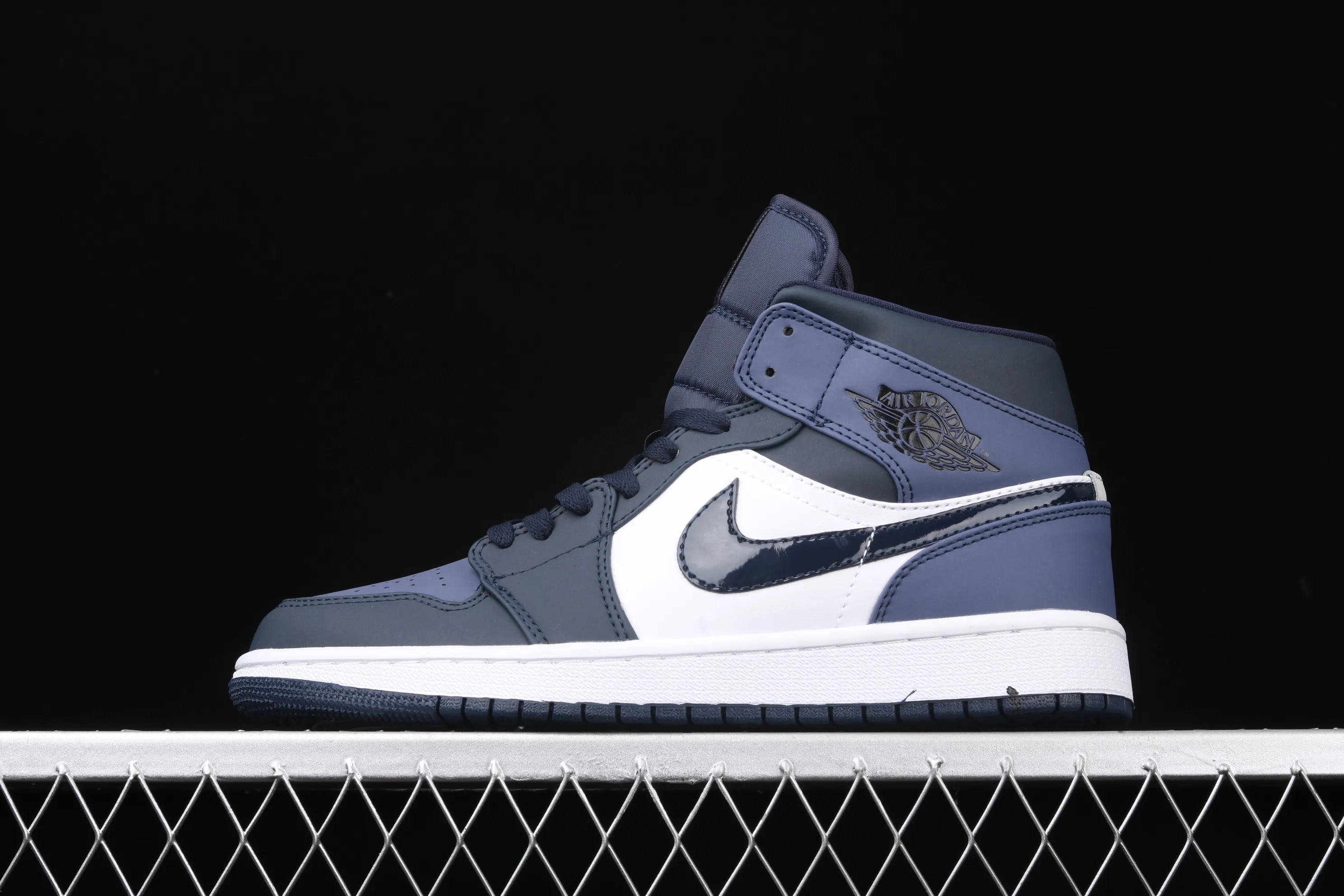 All categories Air Jordan Jordan series basketball shoes Air Jordan 1 Mid Air Jordan 1 Mid AJ1 Joe 1 fashion casual black and blue basketball shoes 554724-445